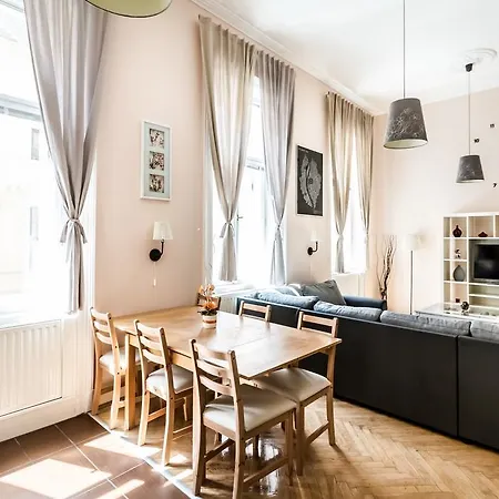 Bpr Koenig Design Будапешт